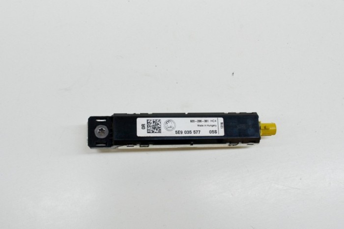 Amplificator de antena SKODA OCTAVIA III Combi 5E5 2016 OEM: 5E9035577 13551289