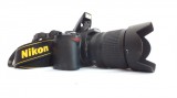 Camera foto Nikon D3000 cu obiectiv Nikon 18-105.