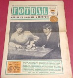 Revista FOTBAL - nr. 297 (02.02.1972) Prezentare ASA Targu-Mures si JIUL PETROSANI; (ultima pagina are o decupatura)