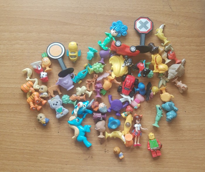 Surprize ou Kinder - 60 jucarii vechi