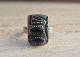 inel vechi argint cu cu 2 pietre din onix negru marime 51 greutate 5,19 grame