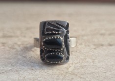 inel vechi argint cu cu 2 pietre din onix negru marime 51 greutate 5,19 grame