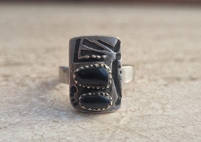 inel vechi argint cu cu 2 pietre din onix negru marime 51 greutate 5,19 grame foto