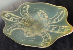 LICHIDARE ! Fructiera victoriana dimensiune mare, sticla opalescenta lemon -