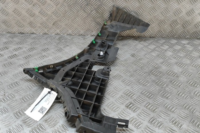 Suport bara de protecție st&acirc;nga spate VOLVO XC60 II 246 2020 OEM: 32296032 30430020