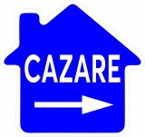 Indicator stradal / semnalistică &bdquo;Cazare&rdquo; cu săgeată dreapta