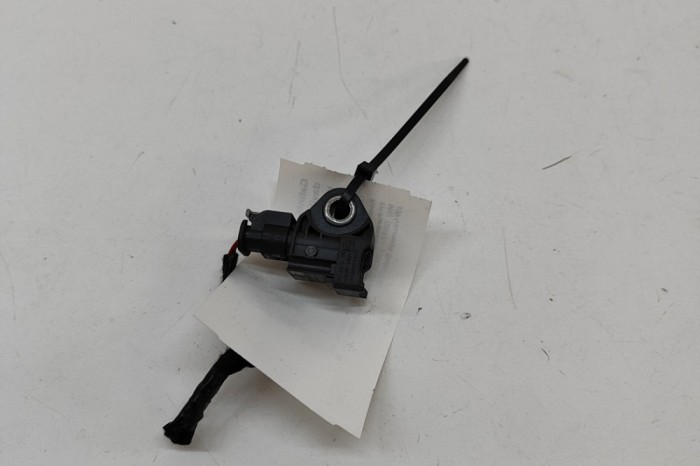 Senzor de impact st&acirc;nga spate PEUGEOT 5008 II MC, MJ, MR, M4 2023 OEM: 9852080480 | 31991079