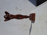 Sculptură Femeia nud si batrana cu desaga cu lemne