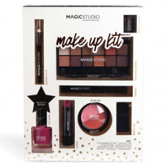 Kit cosmetic Essential, cu produse de machiaj si lac de unghii, Magic Studio