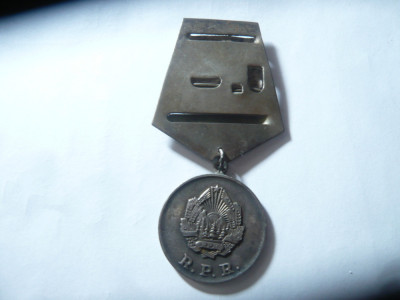 Medalia pt. Servicii deosebite aduse apararea Oranduirii de Stat RPR argint foto