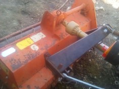 Tractor cu ustensile foto