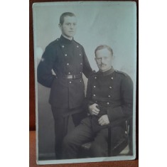 Fotografie tip carte postala, doi militari, perioada interbelica