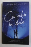 CU OCHII IN STELE de JENN BENNETT , 2021