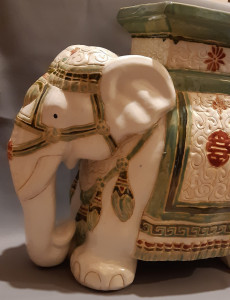 Deosebit elefant asiatic, scaun, suport flori, statuie, ceramica vintage |  Okazii.ro