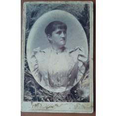 Fotografie pe carton, adolescenta la 18 ani, inceput de secol XX