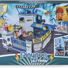Famosa Pinypon Action - Irány a börtön! Játékkészlet 2 figurával és kiegészítőkkel
