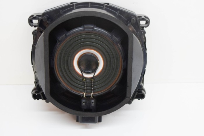 Subwoofer podea dreapta BMW X5 E70 2009 OEM: 6971882,6971884 | 11476158