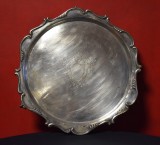 Platou / Tava veche din alama argintata cu trei picioare gheara de vultur - atelier Boardman &amp; Glossop Sheffield / Anglia - cca.1880