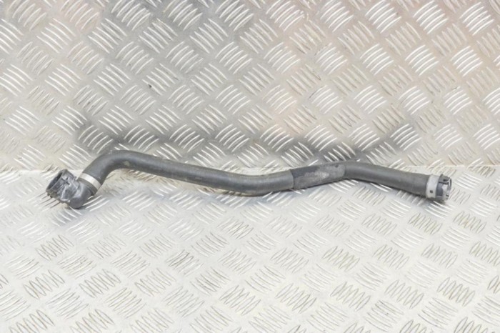 Furtun radiator răcire dreapta MERCEDES-BENZ E W213 2018 OEM: A2135018000 13132379