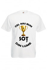 TRICOU PERSONALIZAT MESAJ &amp;quot; CEL MAI BUN SOT DIN LUME&amp;quot; foto