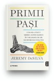 Cumpara ieftin Primii pasi. Cum ne-a facut mersul biped oameni in 7 milioane de ani de istorie si evolutie, Litera