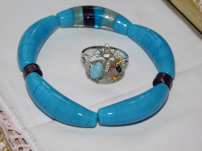 Inel nou, argint , piatra superba larimar , cadou bratara Murano originala