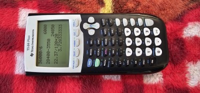 Calculator TEXAS INSTRUMENTS TI-84 PLUS foto