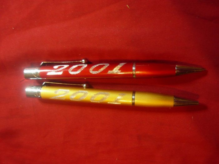 2 Brichete - Pixuri - 2001 , h= 11,5cm - de colectie