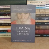 FRANK ATWOOD - LUMINA DIN SPATELE GRATIILOR , 2021 *