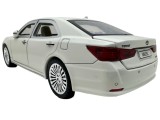 Macheta metal Toyota Crown alba 1:24 lumini, sunete, deschide usile