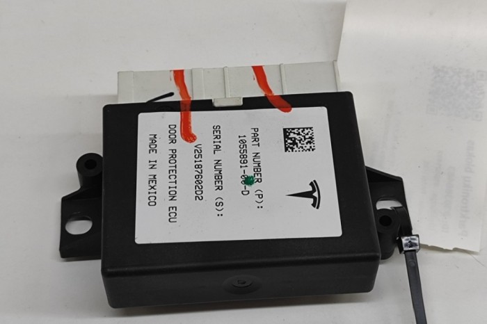 Modul de control ușă st&acirc;nga spate TESLA MODEL X 2018 OEM: 1055891-00-D 30386483