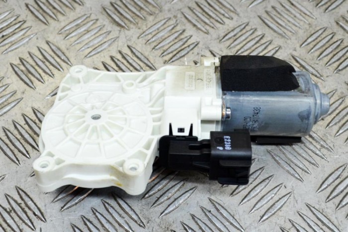 Motor macara geam ușă dreapta spate JAGUAR F-PACE X761 2020 OEM: C39858-100 13999222