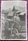 Fotografie, Copii in caruta, intr-un sat din Romania, anii 40