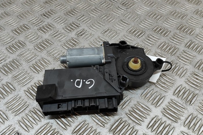 Motor macara geam ușă dreapta spate VW TOUAREG 7LA, 7L6, 7L7 2008 OEM: 3D0959794E,7L6959704 26245118
