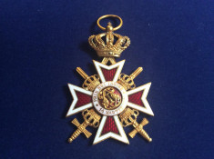 Medalie militara - Decora?ie - Coroana Romaniei Ofi?er model cu spade Razboi foto