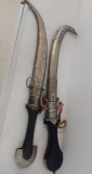 Set pumnale Henger vintage otomane unul dupa 1860 poate si mai vechi, deosebit de frumoase ,teaca din alama si aplicatii din metal argintat