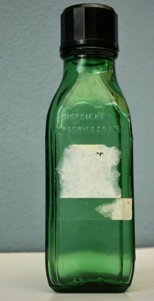 Lot de 2 Sticla veche de Farmacie, sticla verde, Apa oxigenata ? anii '50 |  Okazii.ro