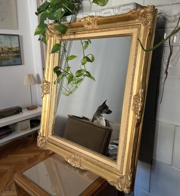 Oglindă cu ramă masivă de lemn foto
