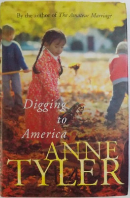 DIGGING TO AMERICA by ANNE TYLER foto