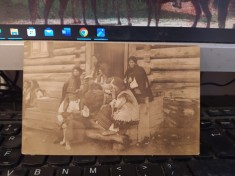 Femei in costume populare, copil alaptat la san, Civiliza?ie populara, 1917, 205 foto