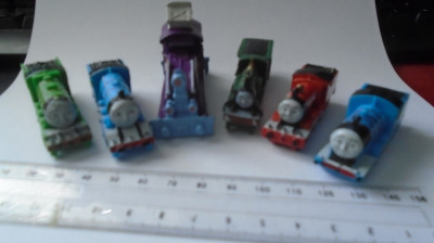 bnk jc Thomas &amp;amp; friends - lot 6 figurine locomotive foto