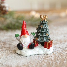 Ornament de Craciun din Rasina pentru Decor, Flippy, Model Mss Craciun cu Brad, Decoratiune de Birou pentru Craciun, 6.5 x 6.5 x 4 cm, Rosu Alb Verde