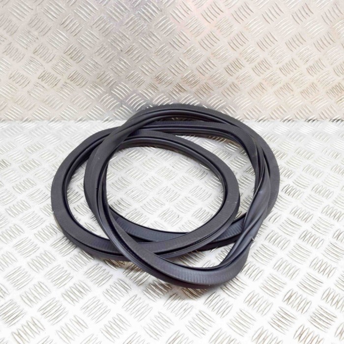 Garnitura ușă st&acirc;nga spate VW ID.3 E11 2022 OEM: 10A867913D