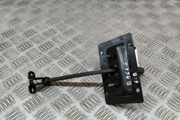 Limitator ușă dreapta spate JEEP WRANGLER III JK 2015 OEM: 4589890AC 30320480