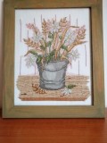 Tablou cusut brodat broderie veche inramata lucrat manual flori in galeata datat 1997 rama lemn, sticla, 24x19 cm