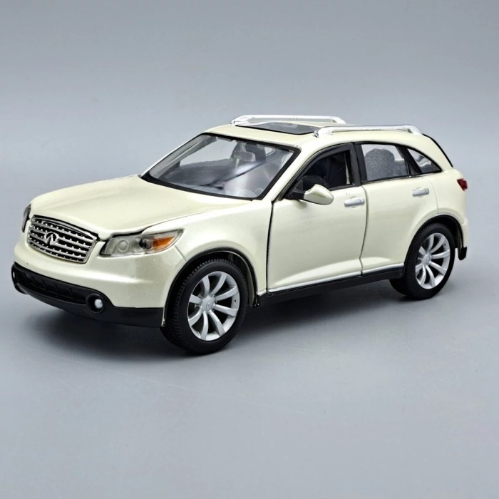 Macheta auto Infiniti FX45 2008 alb sidefiu 1:24 Maisto