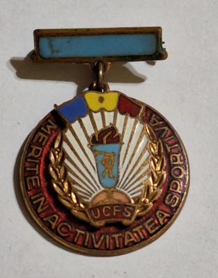 Merite in Activitatea sportiva - Romania RPR, anii 1960, insigna email la cald foto