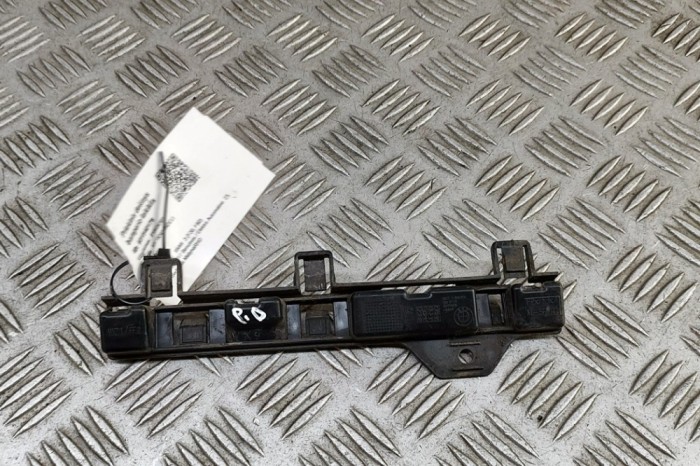 Suport prag lateral dreapta față BMW 3 F30, F80 2017 OEM: 7240874 | 31540176