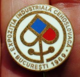 I.803 INSIGNA ROMANIA EXPOZITIA INDUSTRIALA CEHOSLOVACA BUCURESTI 1969 email, Romania de la 1950