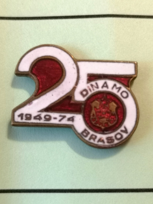 Insigna fotbal - DINAMO BRASOV (aniversare 25 ani) 1949-1974